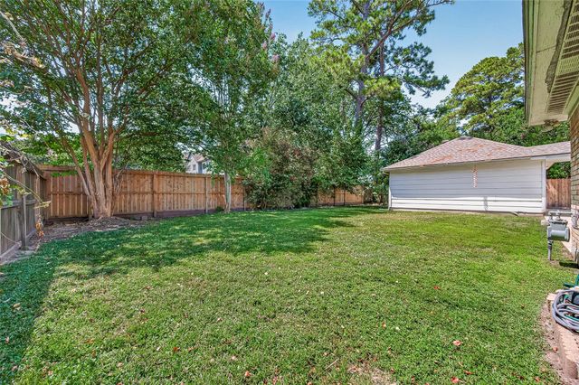 8215 Schaffer Ln, Houston, TX 77070