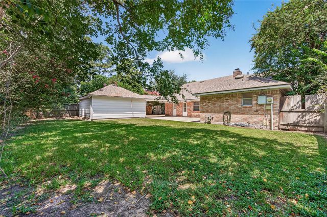8215 Schaffer Ln, Houston, TX 77070