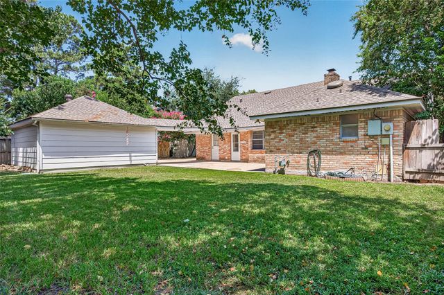 8215 Schaffer Ln, Houston, TX 77070