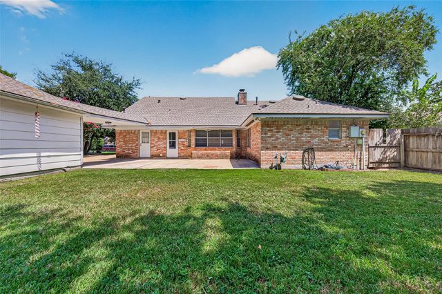 8215 Schaffer Ln, Houston, TX 77070