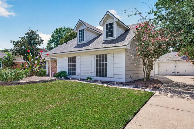 8215 Schaffer Ln, Houston, TX 77070