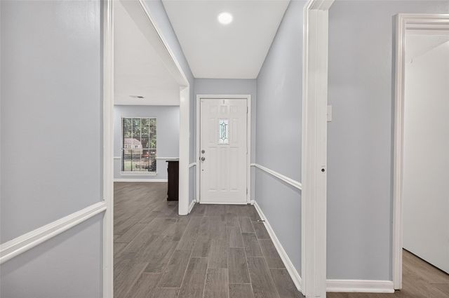 8215 Schaffer Ln, Houston, TX 77070