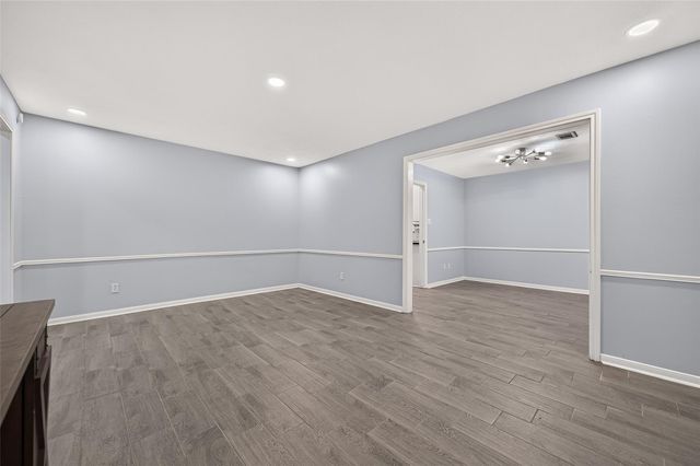 8215 Schaffer Ln, Houston, TX 77070