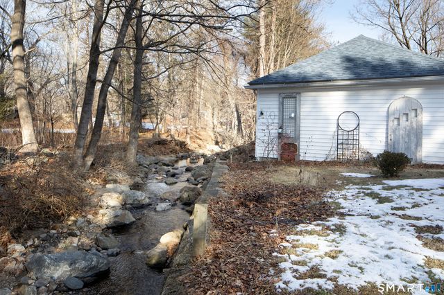 27 Roberts Avenue, Watertown, CT 06795