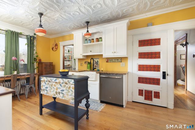 27 Roberts Avenue, Watertown, CT 06795