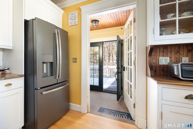 27 Roberts Avenue, Watertown, CT 06795