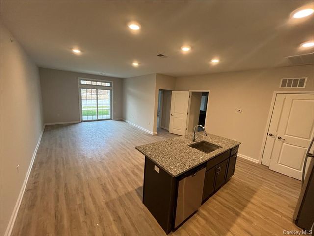 422 Tower Ridge 422, Middletown, NY 10941
