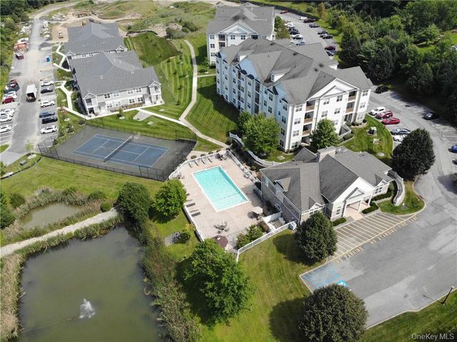 422 Tower Ridge 422, Middletown, NY 10941