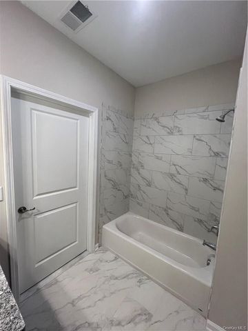 422 Tower Ridge 422, Middletown, NY 10941