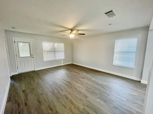105 David DR, Hutto, TX 78634