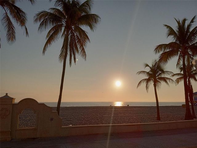 2010 Fillmore Street 303, Hollywood, FL 33020