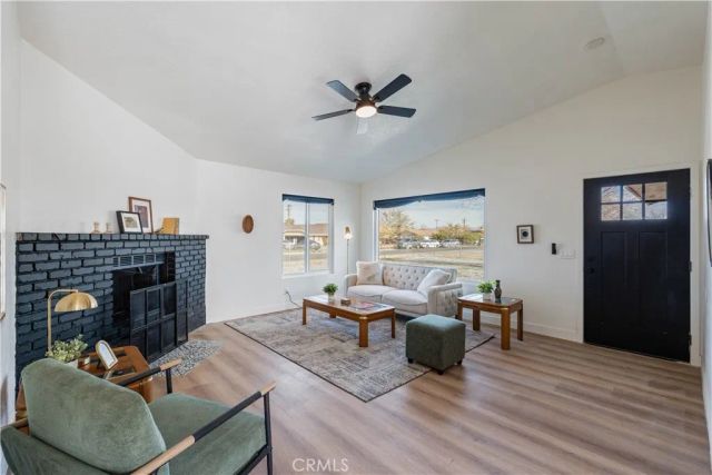 12850 Lakota Rd, Apple Valley, CA 92308