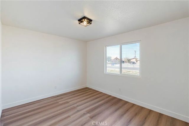 12850 Lakota Rd, Apple Valley, CA 92308