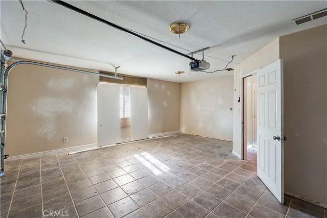 12850 Lakota Rd, Apple Valley, CA 92308