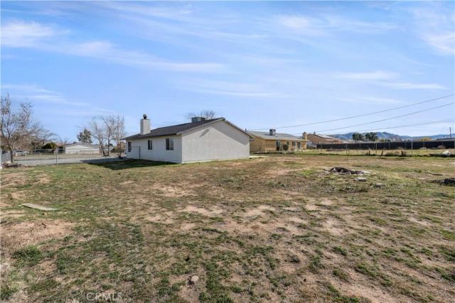 12850 Lakota Rd, Apple Valley, CA 92308