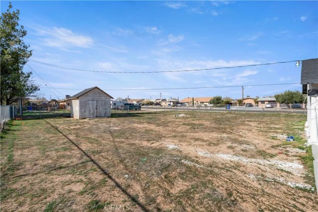 12850 Lakota Rd, Apple Valley, CA 92308