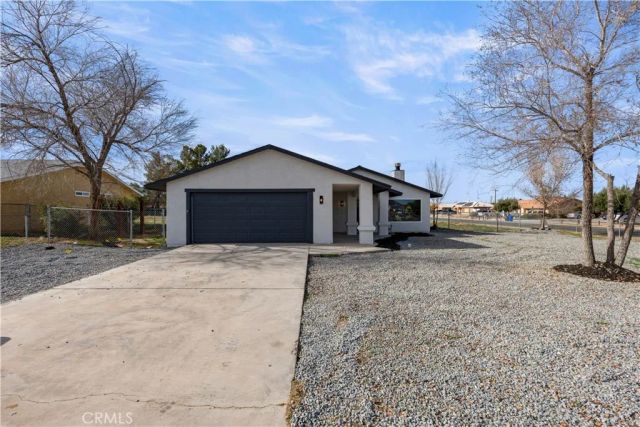 12850 Lakota Rd, Apple Valley, CA 92308