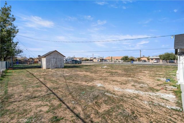 12850 Lakota Rd, Apple Valley, CA 92308