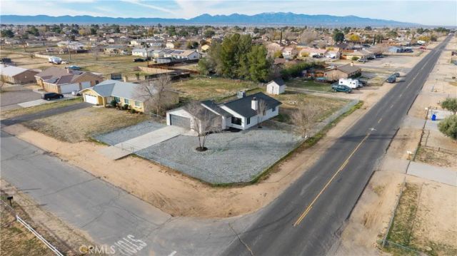 12850 Lakota Rd, Apple Valley, CA 92308