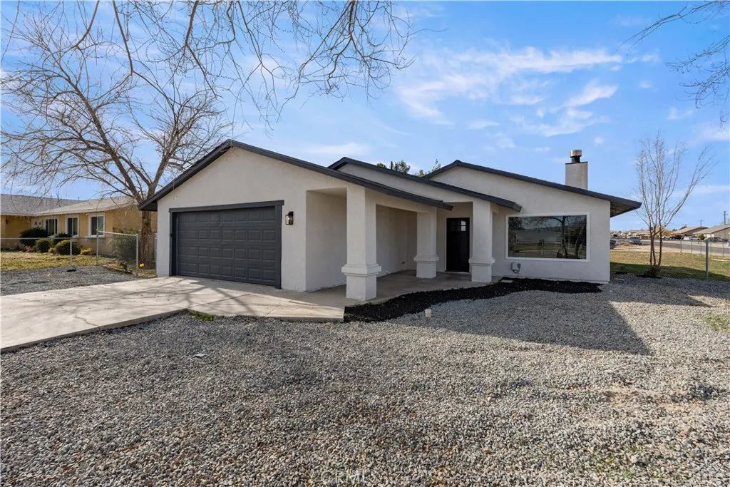 12850 Lakota Rd, Apple Valley, CA 92308