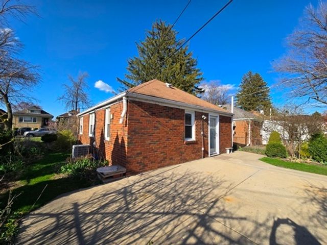 7937 W Barry Avenue, Elmwood Park, IL 60707