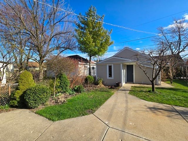 7937 W Barry Avenue, Elmwood Park, IL 60707