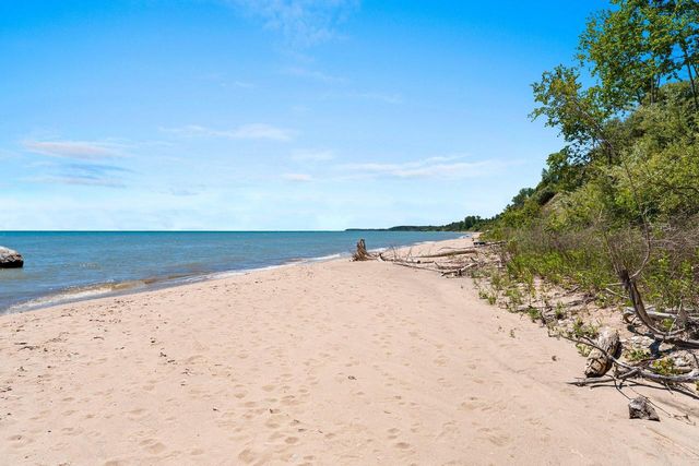 5317 S 10th STREET, Manitowoc, WI 54220