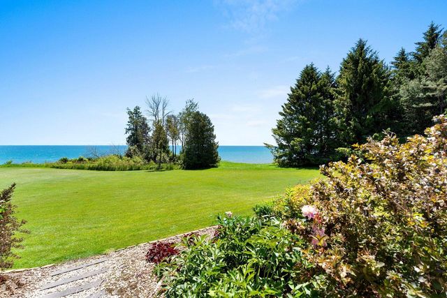 5317 S 10th STREET, Manitowoc, WI 54220