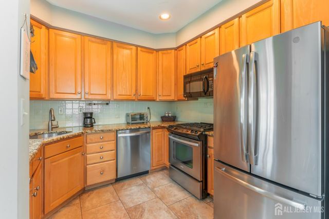 25 Leeds Lane, Monroe, NJ 08831