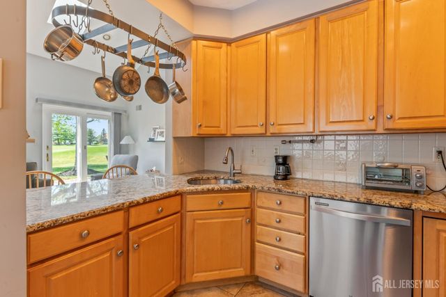 25 Leeds Lane, Monroe, NJ 08831
