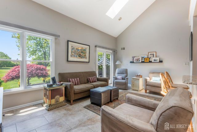 25 Leeds Lane, Monroe, NJ 08831