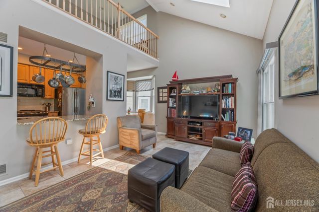 25 Leeds Lane, Monroe, NJ 08831