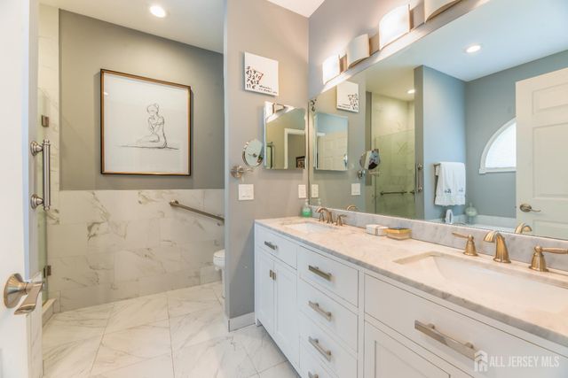 25 Leeds Lane, Monroe, NJ 08831