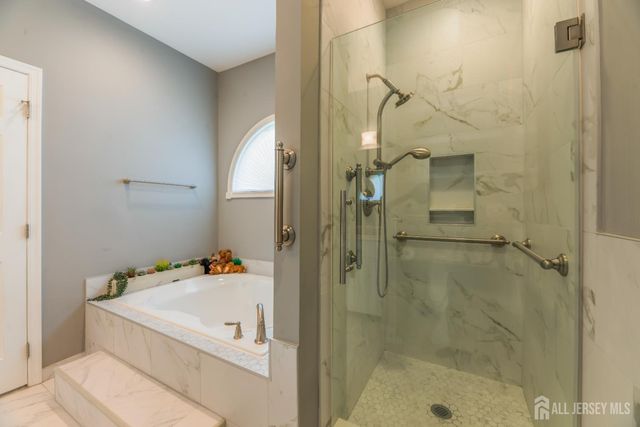 25 Leeds Lane, Monroe, NJ 08831