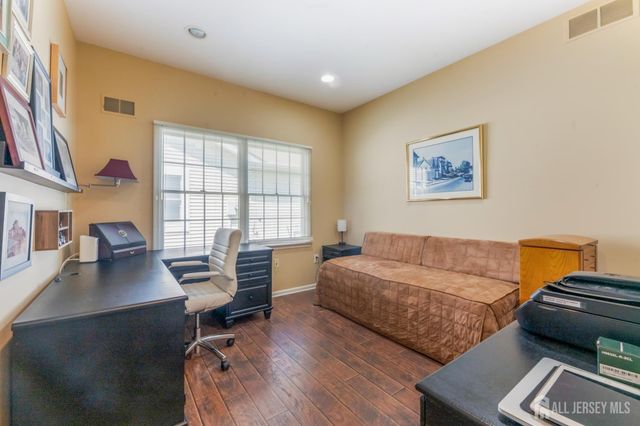 25 Leeds Lane, Monroe, NJ 08831