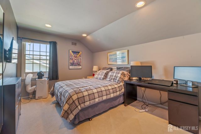 25 Leeds Lane, Monroe, NJ 08831