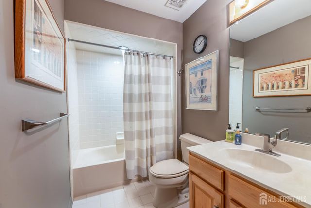25 Leeds Lane, Monroe, NJ 08831