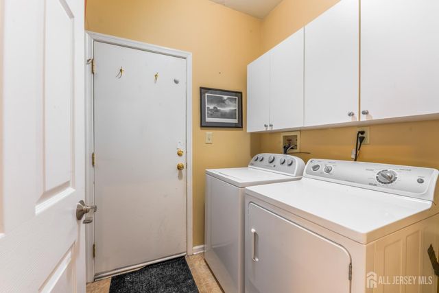 25 Leeds Lane, Monroe, NJ 08831