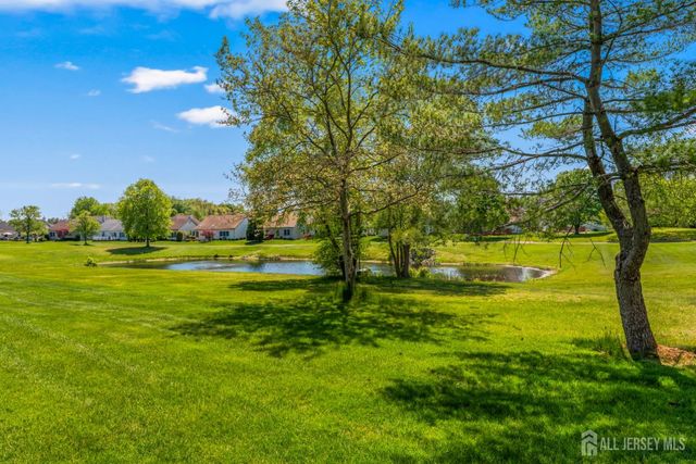 25 Leeds Lane, Monroe, NJ 08831