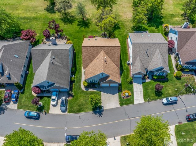 25 Leeds Lane, Monroe, NJ 08831