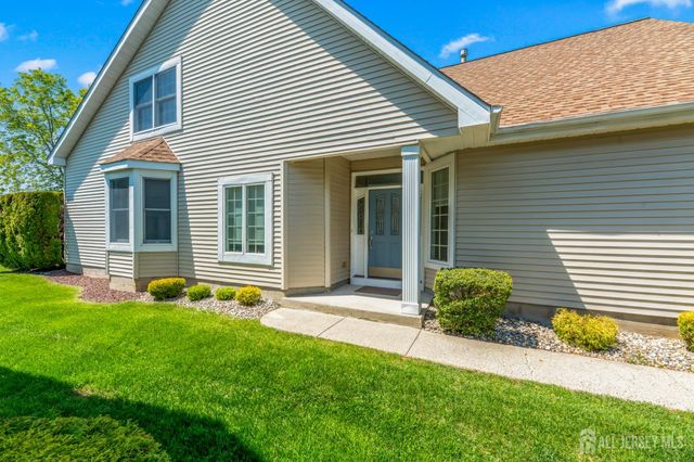 25 Leeds Lane, Monroe, NJ 08831