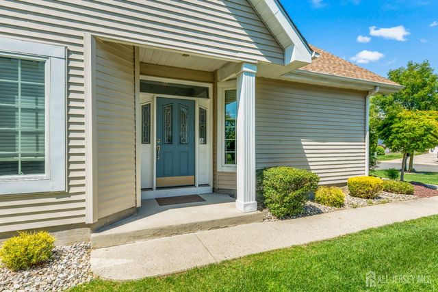 25 Leeds Lane, Monroe, NJ 08831