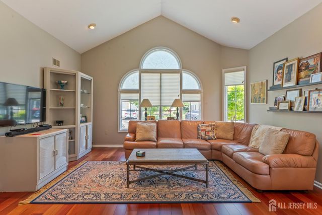 25 Leeds Lane, Monroe, NJ 08831