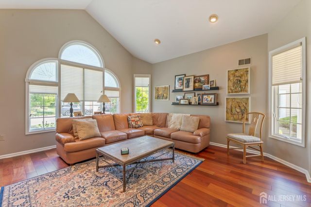 25 Leeds Lane, Monroe, NJ 08831