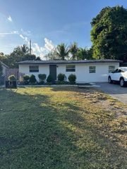 7945 Loomis Street, Lake Worth, FL 33462