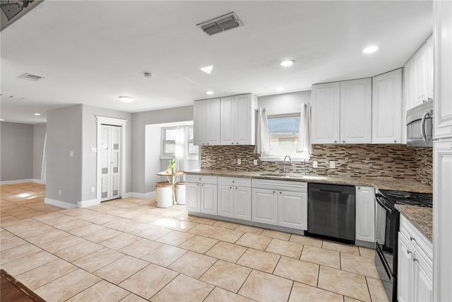 4810 Calallen Dr, Corpus Christi, TX 78410