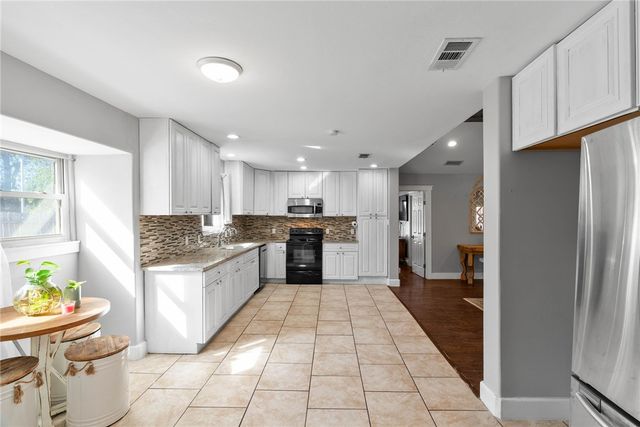 4810 Calallen Dr, Corpus Christi, TX 78410