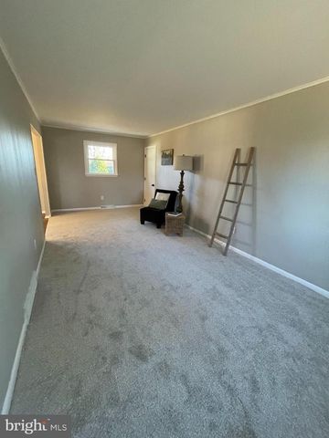 140 CASTLE HEIGHTS AVE, Pennsville, NJ 08070