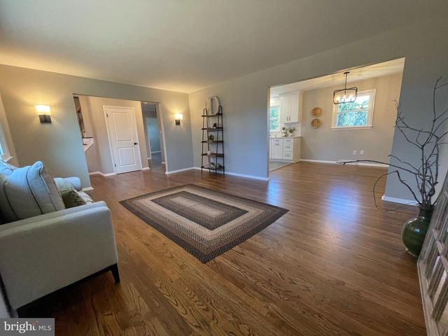 140 CASTLE HEIGHTS AVE, Pennsville, NJ 08070