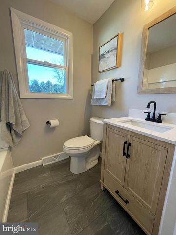 140 CASTLE HEIGHTS AVE, Pennsville, NJ 08070